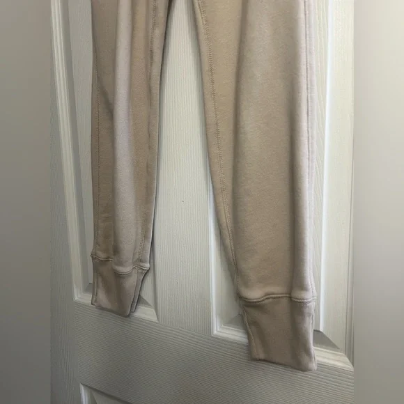 A&F Soft A&F collection Cloud Joggers Cream - Picture 7 of 9